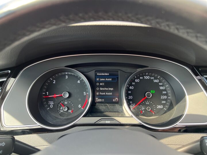 Abbildung Fahrzeugdetailansicht Volkswagen Passat Variant - Nr. 17