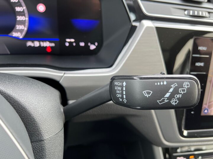 Abbildung Fahrzeugdetailansicht Volkswagen Touran - Nr. 40