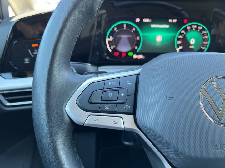 Abbildung Fahrzeugdetailansicht Volkswagen Golf Variant - Nr. 40