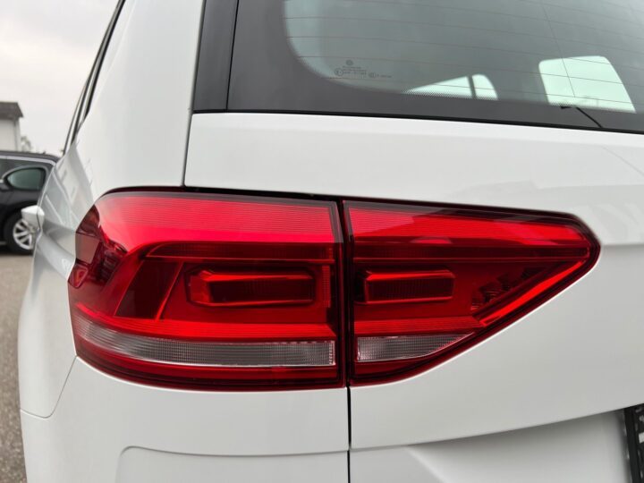 Abbildung Fahrzeugdetailansicht Volkswagen Touran - Nr. 36