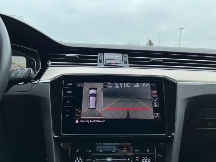 Abbildung Fahrzeugdetailansicht Volkswagen Passat Variant - Nr. 27