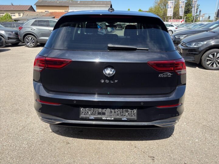 Abbildung Fahrzeugdetailansicht Volkswagen Golf - Nr. 3