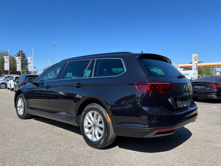 Abbildung Fahrzeugdetailansicht Volkswagen Passat Variant - Nr. 4
