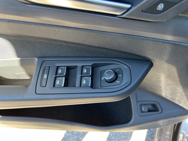 Abbildung Fahrzeugdetailansicht Volkswagen Golf Variant - Nr. 32