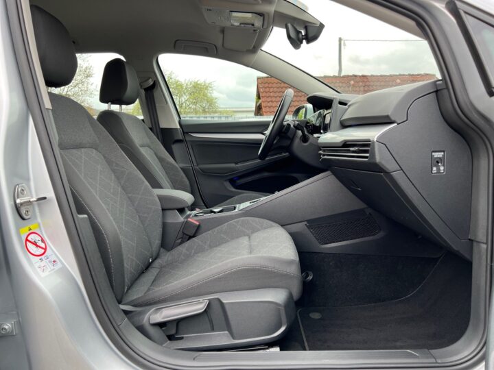 Abbildung Fahrzeugdetailansicht Volkswagen Golf Variant - Nr. 31