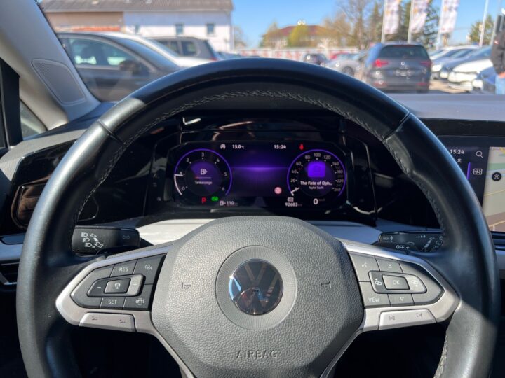 Abbildung Fahrzeugdetailansicht Volkswagen Golf Variant - Nr. 15