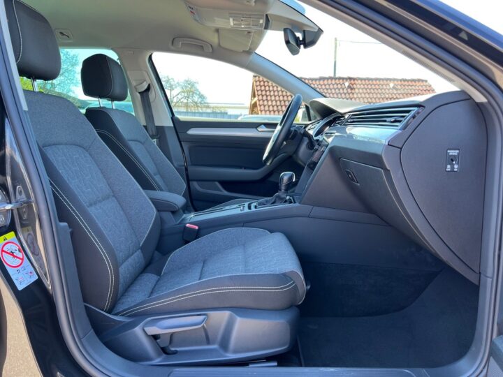 Abbildung Fahrzeugdetailansicht Volkswagen Passat Variant - Nr. 34