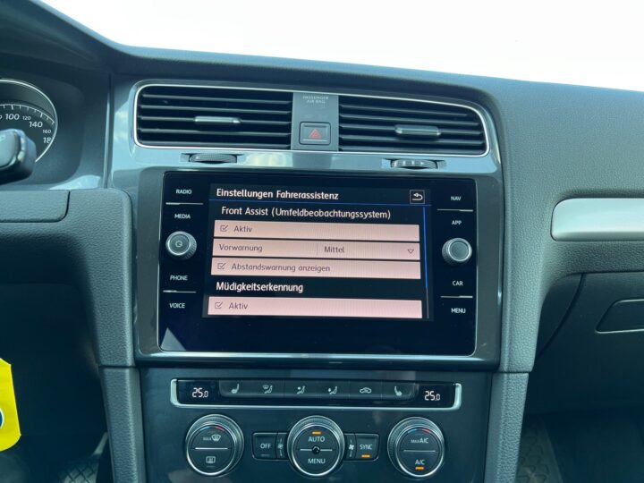 Abbildung Fahrzeugdetailansicht Volkswagen Golf Variant - Nr. 23