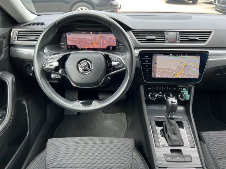 Abbildung Fahrzeugdetailansicht Skoda Superb - Nr. 10