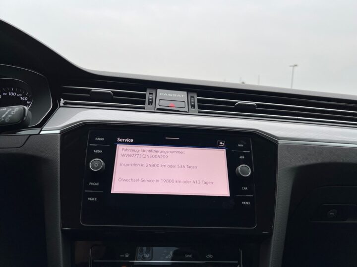 Abbildung Fahrzeugdetailansicht Volkswagen Passat Variant - Nr. 23