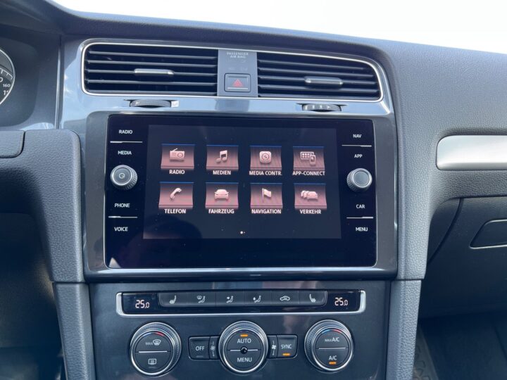 Abbildung Fahrzeugdetailansicht Volkswagen Golf Variant - Nr. 18