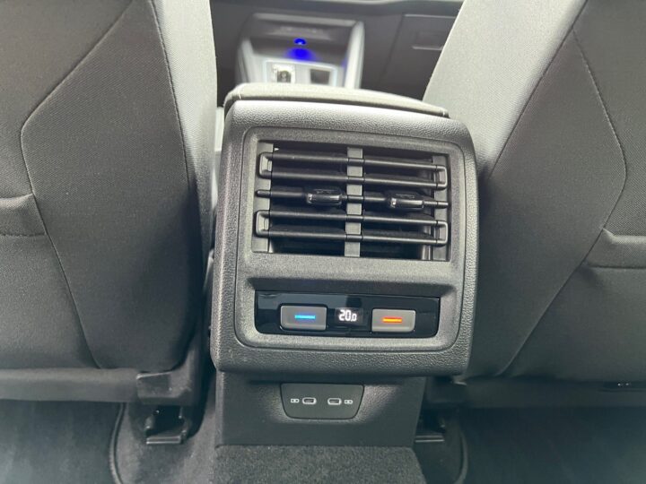 Abbildung Fahrzeugdetailansicht Volkswagen Golf - Nr. 32