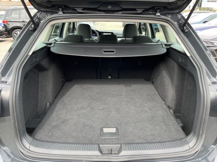 Abbildung Fahrzeugdetailansicht Volkswagen Golf Variant - Nr. 14