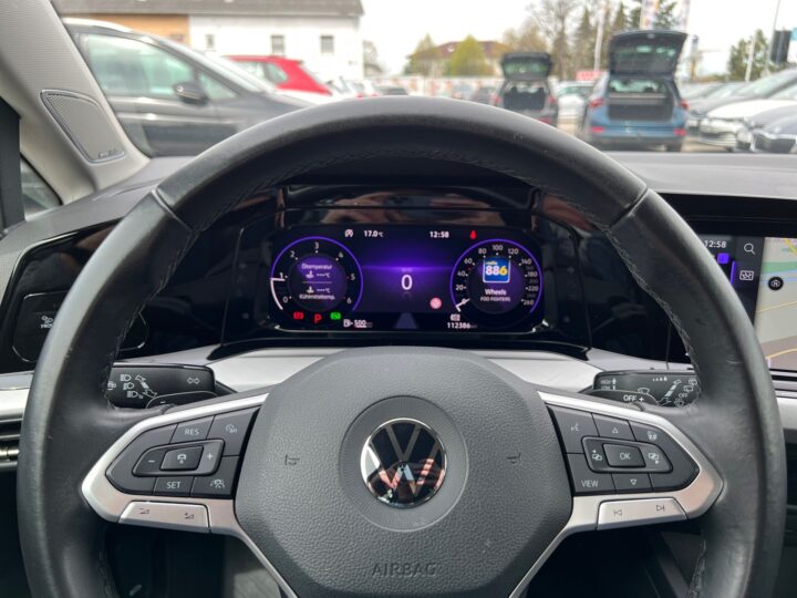 Abbildung Fahrzeugdetailansicht Volkswagen Golf Variant - Nr. 15