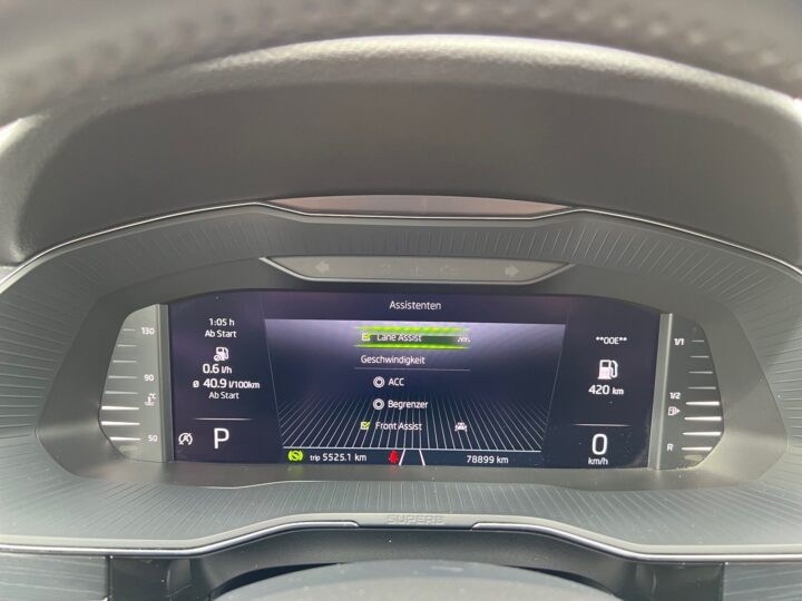 Abbildung Fahrzeugdetailansicht Skoda Superb - Nr. 17