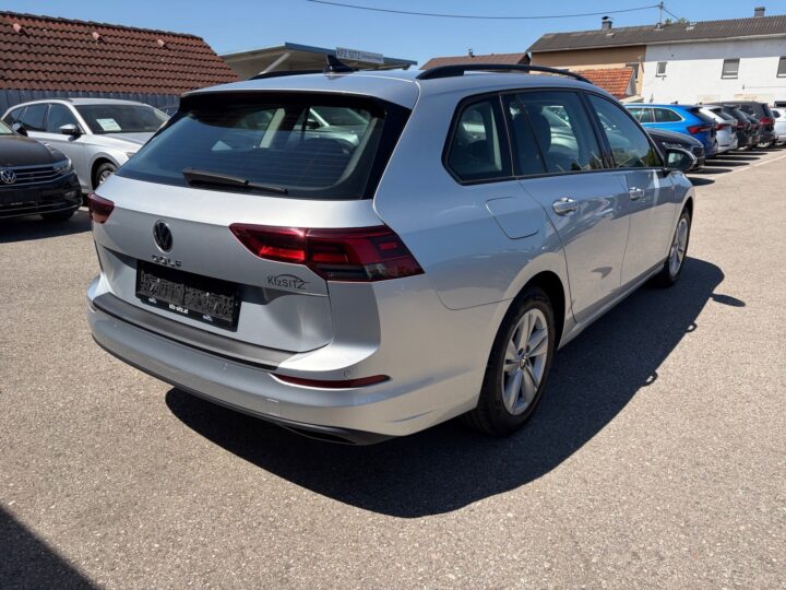 Abbildung Fahrzeugdetailansicht Volkswagen Golf Variant - Nr. 2
