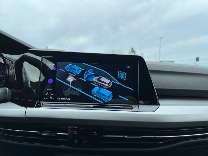 Abbildung Fahrzeugdetailansicht Volkswagen Golf Variant - Nr. 23