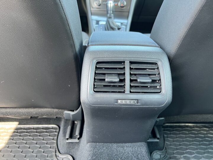 Abbildung Fahrzeugdetailansicht Volkswagen Golf Variant - Nr. 30