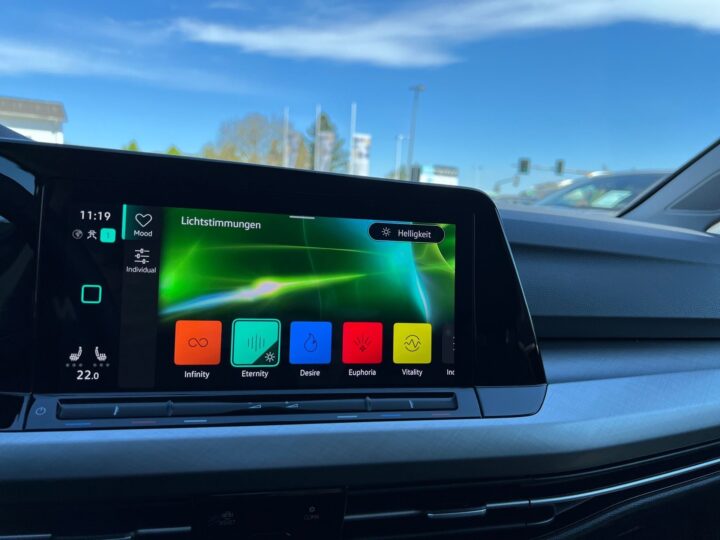 Abbildung Fahrzeugdetailansicht Volkswagen Golf Variant - Nr. 23