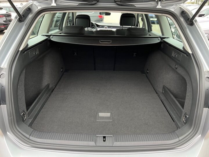 Abbildung Fahrzeugdetailansicht Volkswagen Passat Variant - Nr. 14