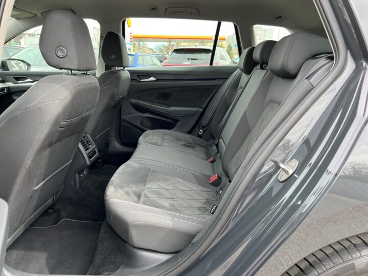 Abbildung Fahrzeugdetailansicht Volkswagen Golf Variant - Nr. 13