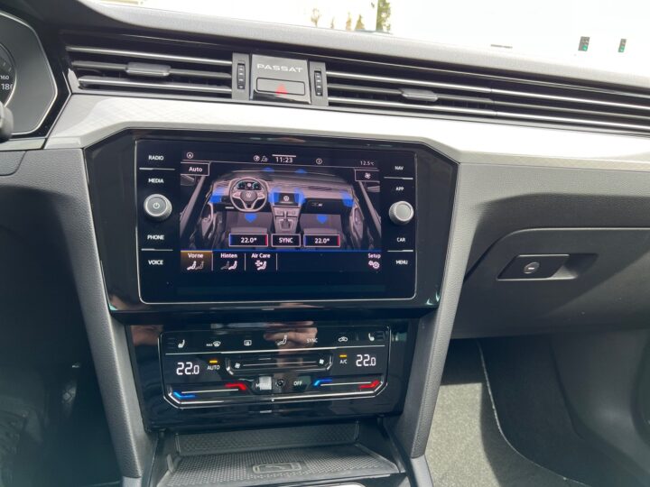 Abbildung Fahrzeugdetailansicht Volkswagen Passat Variant - Nr. 27