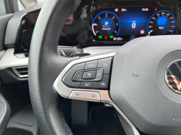 Abbildung Fahrzeugdetailansicht Volkswagen Golf Variant - Nr. 37