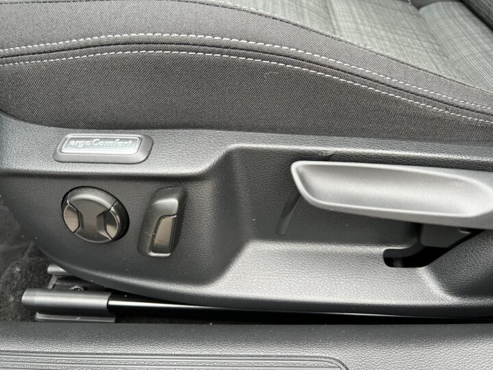 Abbildung Fahrzeugdetailansicht Volkswagen Passat Variant - Nr. 30