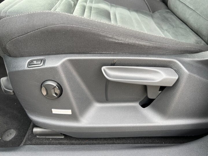 Abbildung Fahrzeugdetailansicht Volkswagen Touran - Nr. 30