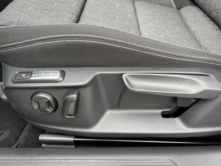 Abbildung Fahrzeugdetailansicht Volkswagen Passat Variant - Nr. 31