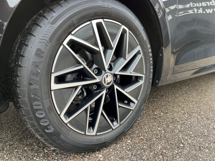 Abbildung Fahrzeugdetailansicht Skoda Octavia - Nr. 34