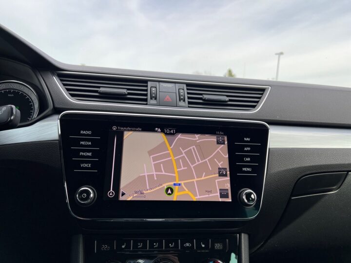 Abbildung Fahrzeugdetailansicht Skoda Superb - Nr. 23