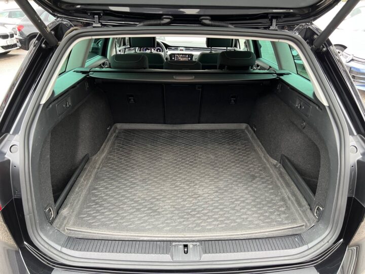 Abbildung Fahrzeugdetailansicht Volkswagen Passat Variant - Nr. 14