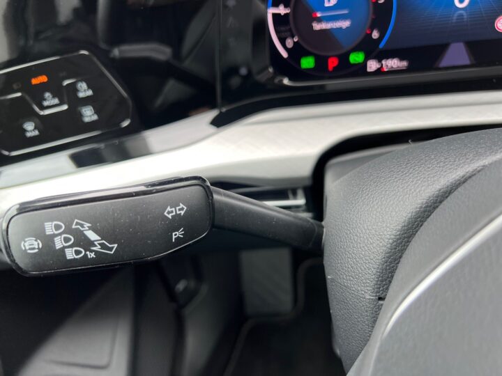 Abbildung Fahrzeugdetailansicht Volkswagen Golf Variant - Nr. 39