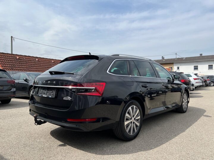 Abbildung Fahrzeugdetailansicht Skoda Superb - Nr. 2