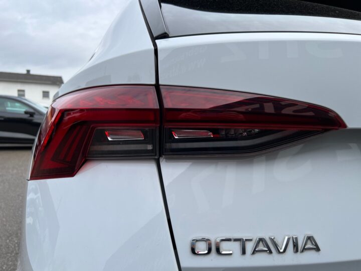 Abbildung Fahrzeugdetailansicht Skoda Octavia - Nr. 38