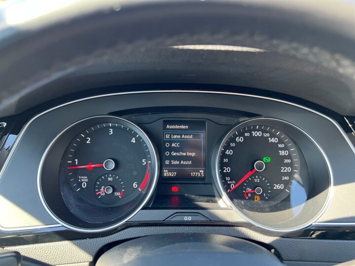Abbildung Fahrzeugdetailansicht Volkswagen Passat Variant - Nr. 17