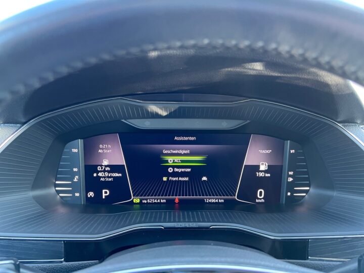 Abbildung Fahrzeugdetailansicht Skoda Superb - Nr. 17