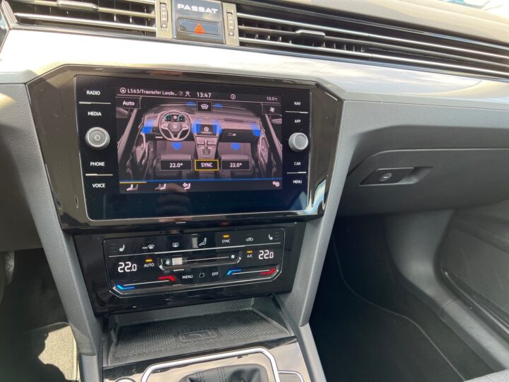 Abbildung Fahrzeugdetailansicht Volkswagen Passat Variant - Nr. 27