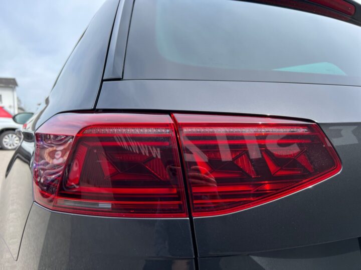 Abbildung Fahrzeugdetailansicht Volkswagen Passat Variant - Nr. 39