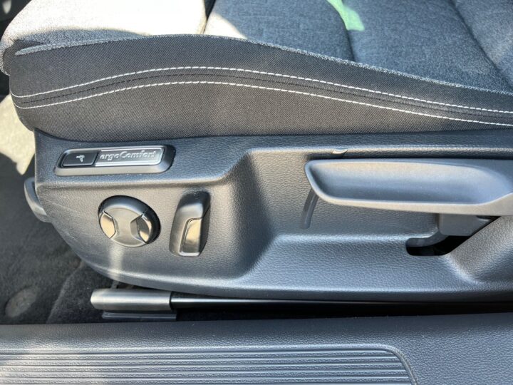 Abbildung Fahrzeugdetailansicht Volkswagen Passat Variant - Nr. 31