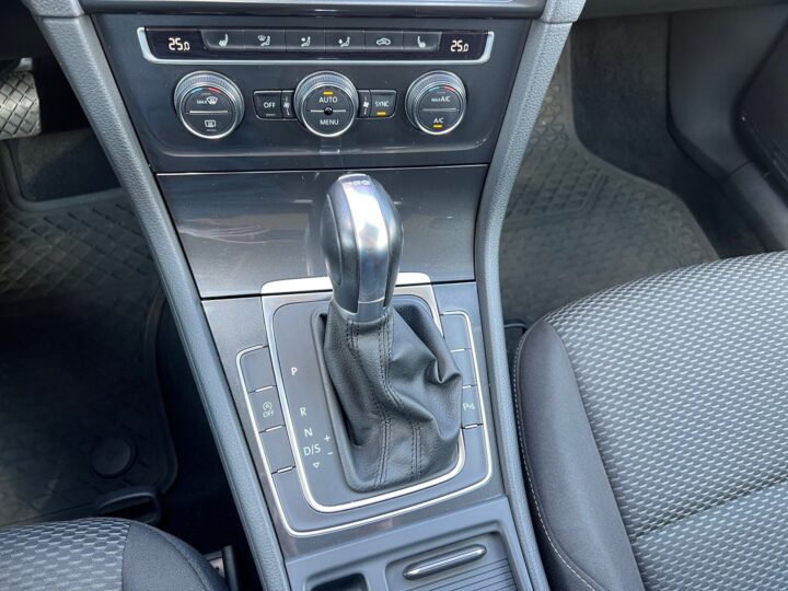 Abbildung Fahrzeugdetailansicht Volkswagen Golf Variant - Nr. 27