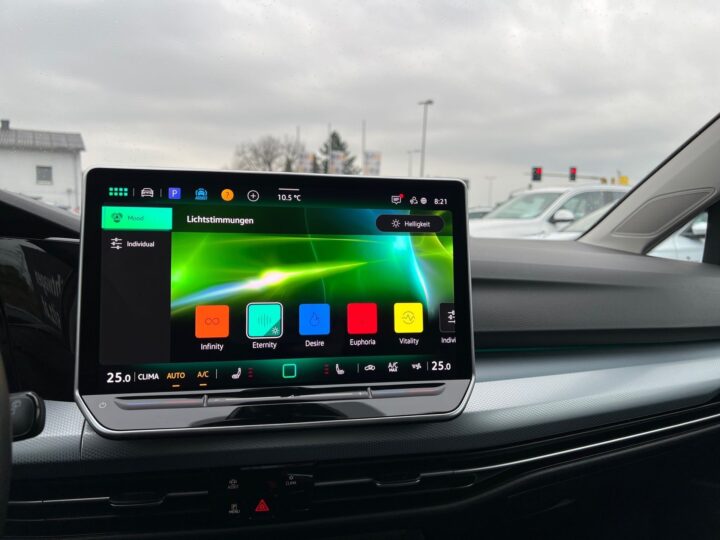 Abbildung Fahrzeugdetailansicht Volkswagen Golf - Nr. 24