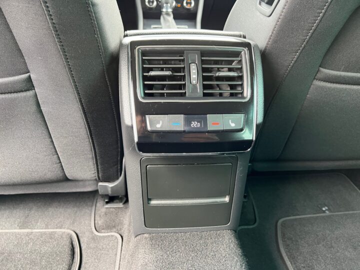 Abbildung Fahrzeugdetailansicht Skoda Superb - Nr. 33