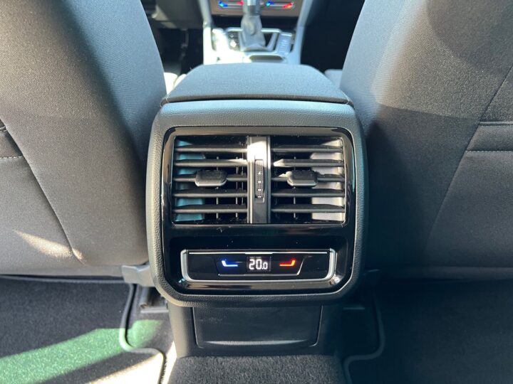Abbildung Fahrzeugdetailansicht Volkswagen Passat Variant - Nr. 32