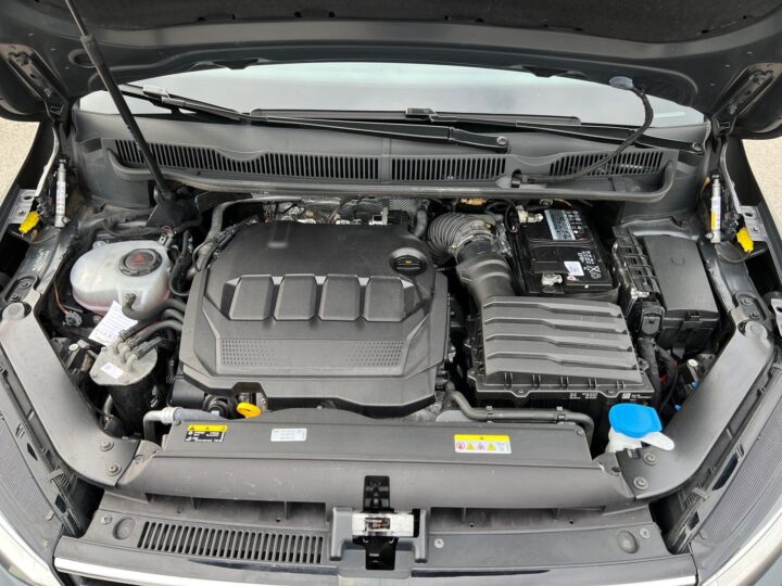 Abbildung Fahrzeugdetailansicht Volkswagen Touran - Nr. 34