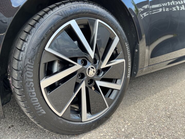 Abbildung Fahrzeugdetailansicht Skoda Octavia - Nr. 36