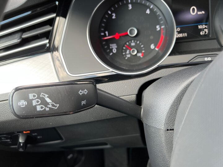 Abbildung Fahrzeugdetailansicht Volkswagen Passat Variant - Nr. 41