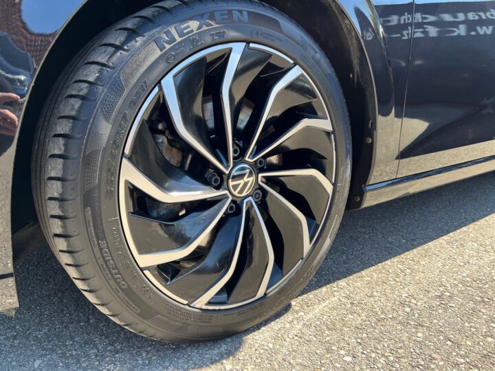 Abbildung Fahrzeugdetailansicht Volkswagen Golf Variant - Nr. 37