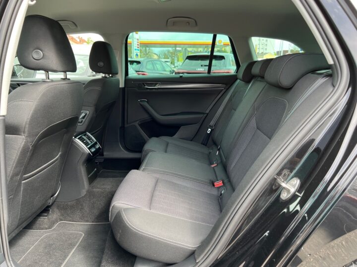 Abbildung Fahrzeugdetailansicht Skoda Superb - Nr. 13